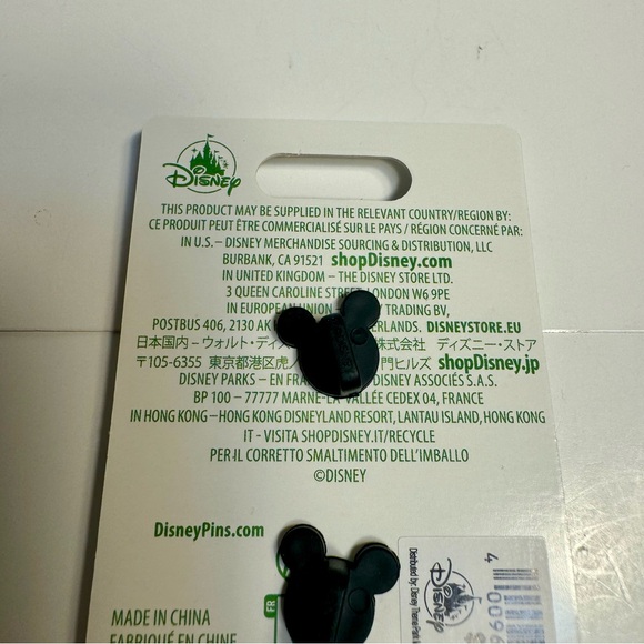 This limited release pin features Alice in Wonderland topiary Epcot - Picture 4 of 9